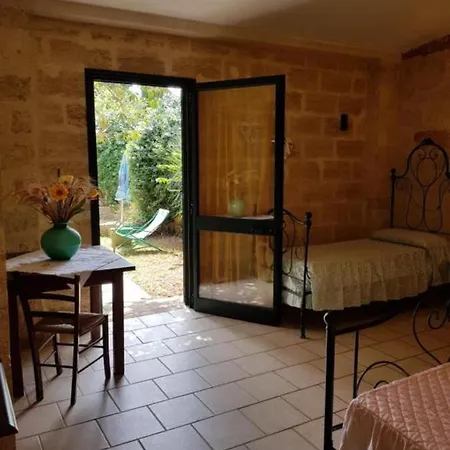 Masseria Isola Bed & Breakfast