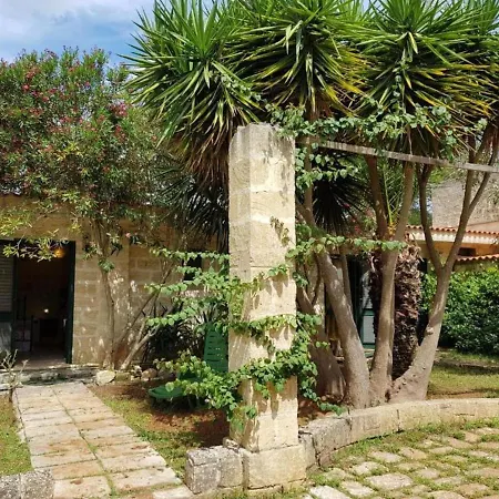 Masseria Isola Bed & Breakfast